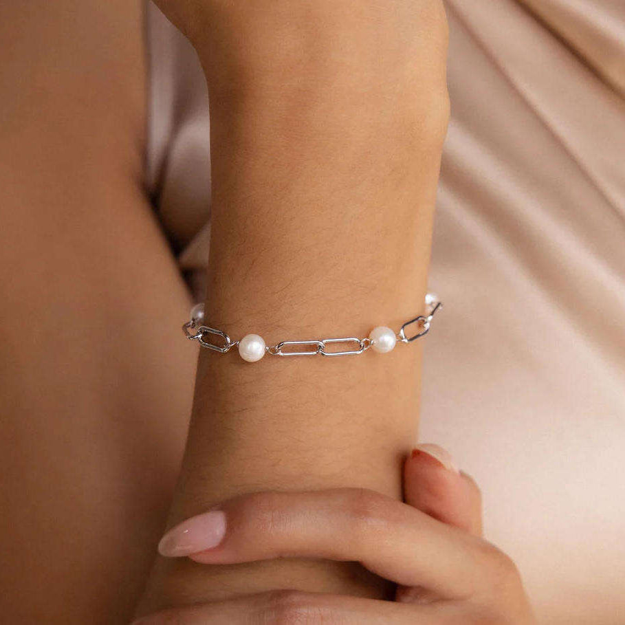 The Radiant Link Pearl Bracelet