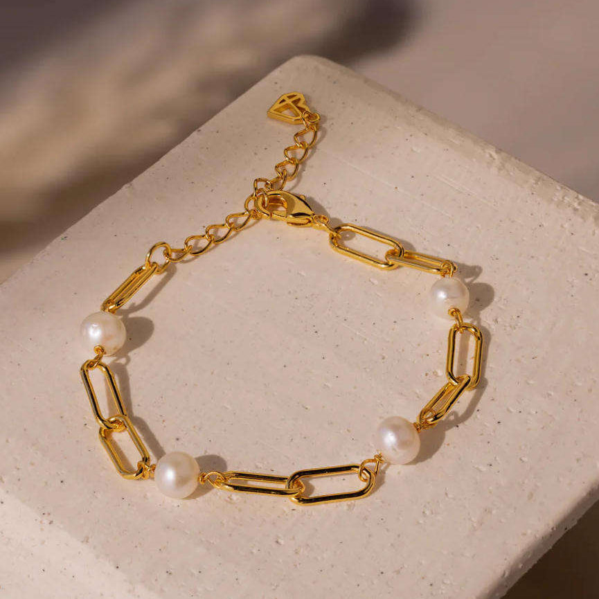 The Radiant Link Pearl Bracelet