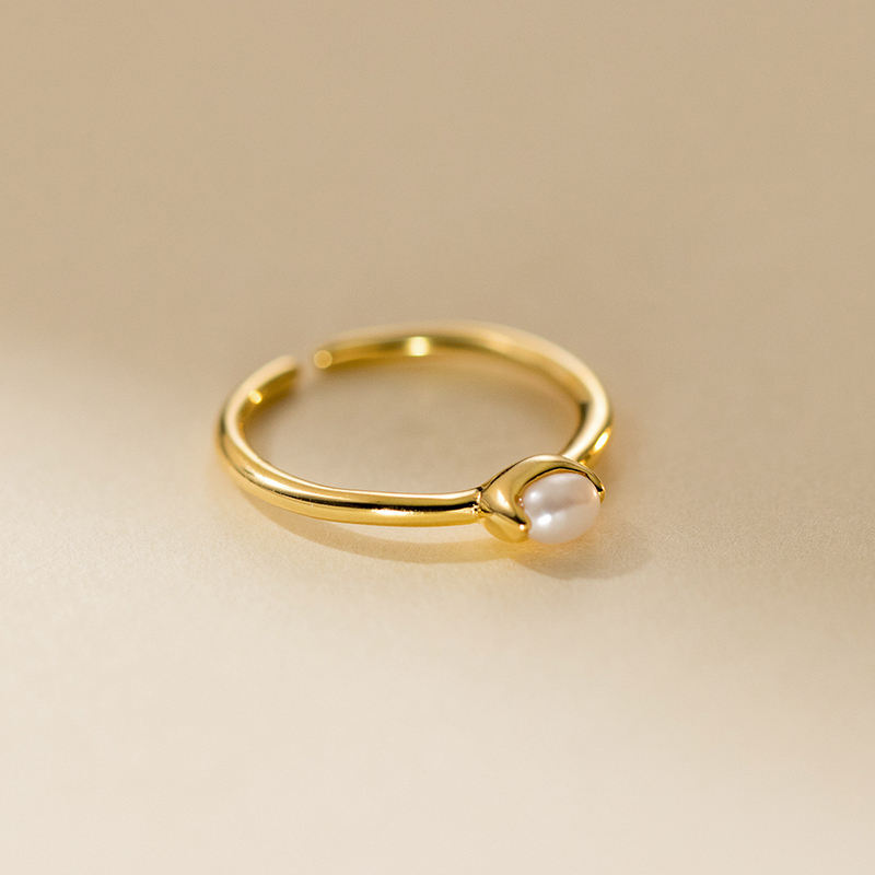 The Horizon Pearl Ring