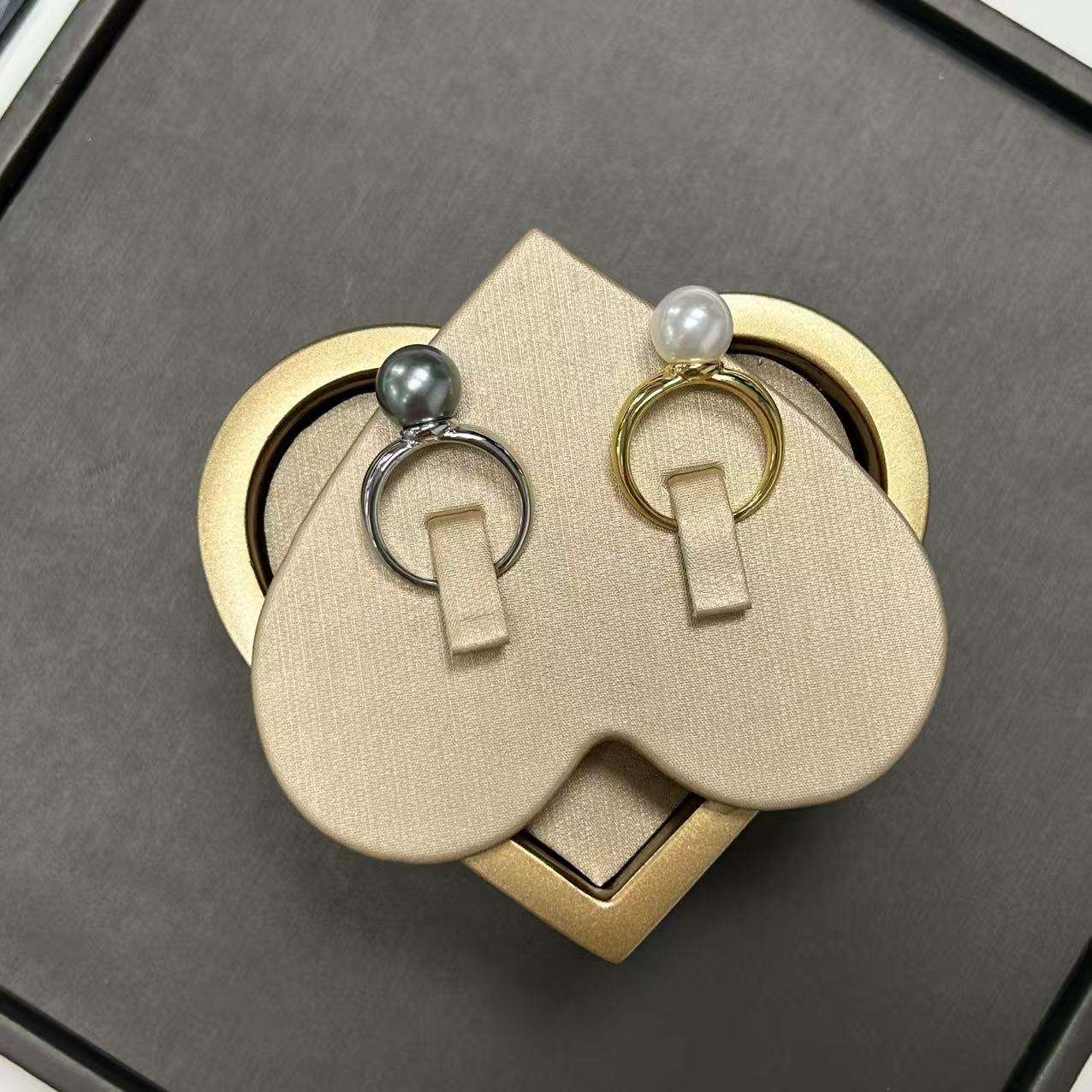 The Timeless Form Pearl Ring