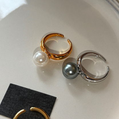 The Timeless Form Pearl Ring
