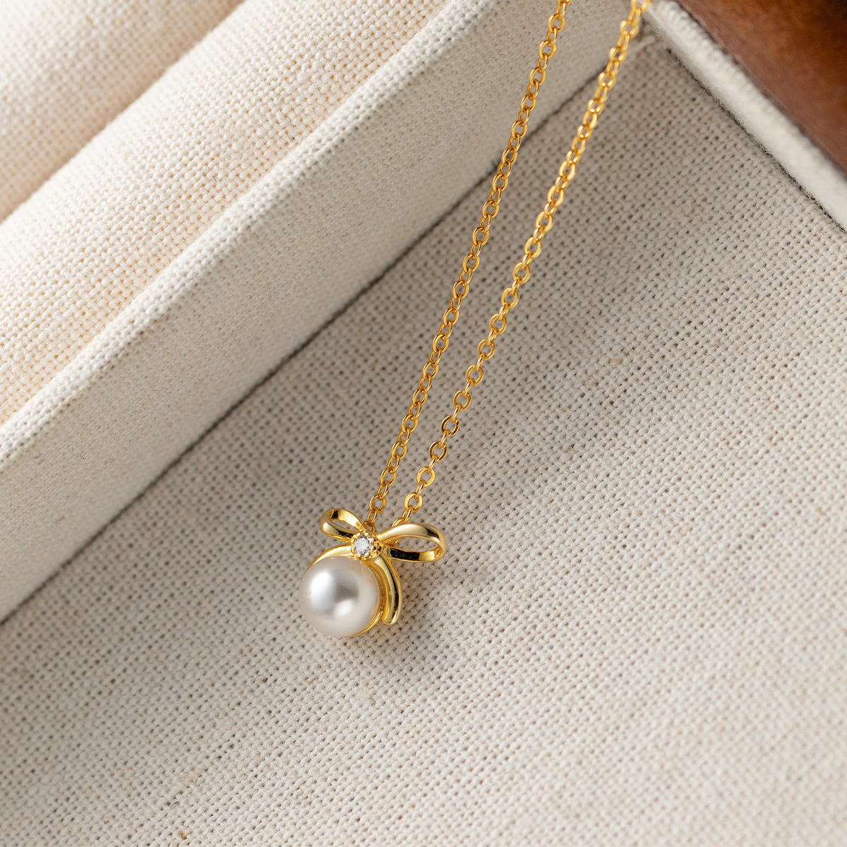 The Flutter Pearl Necklace