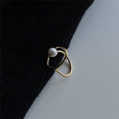 The Modern Muse Pearl Ring