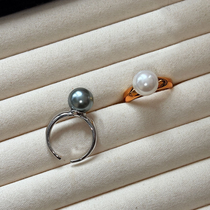 The Timeless Form Pearl Ring
