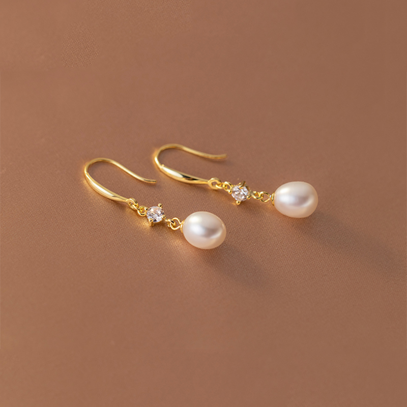 The Aurora Glow Pearl Earrings