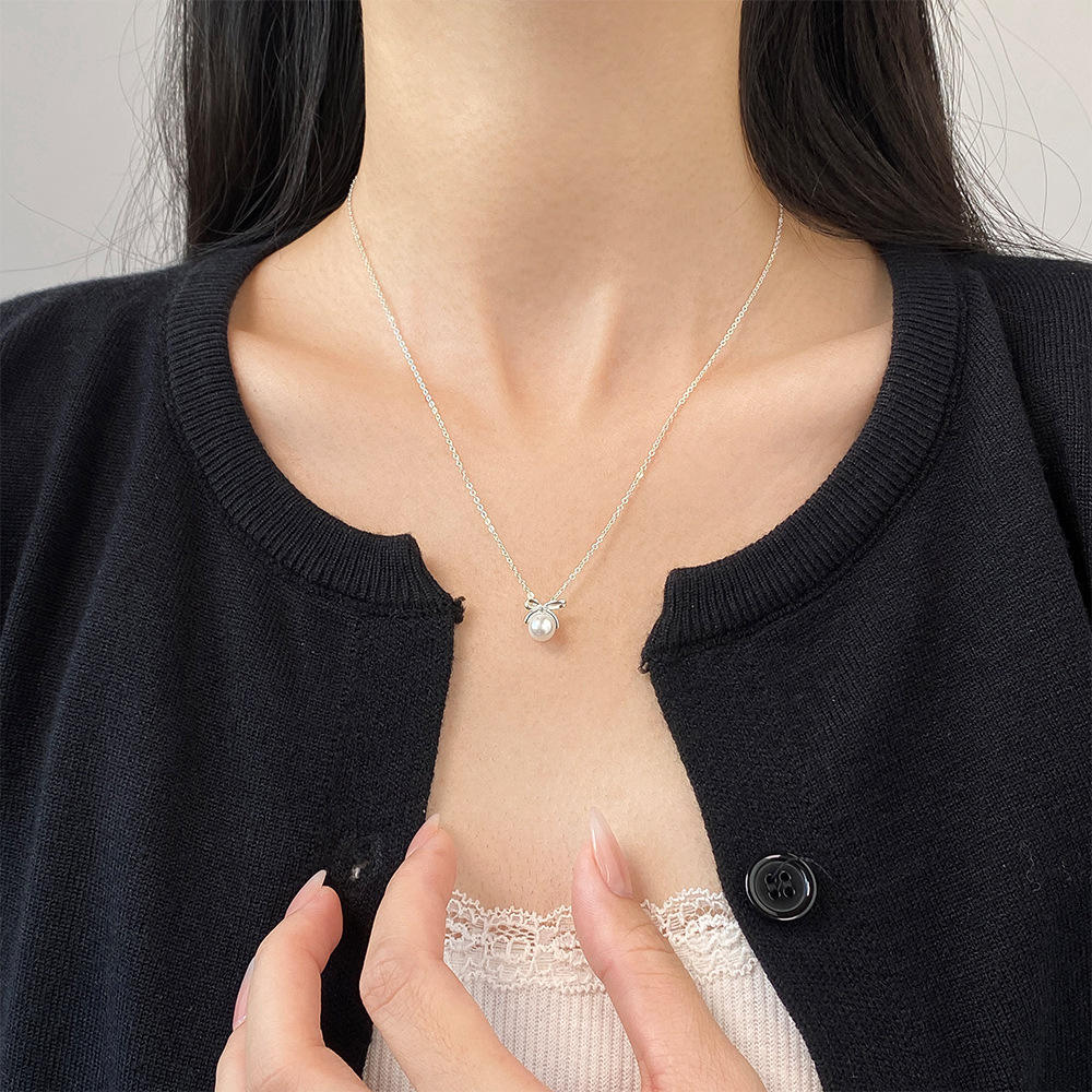 The Flutter Pearl Necklace