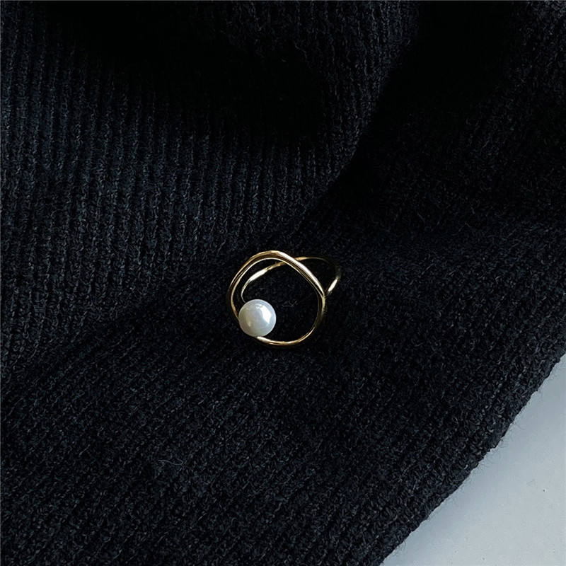 The Modern Muse Pearl Ring