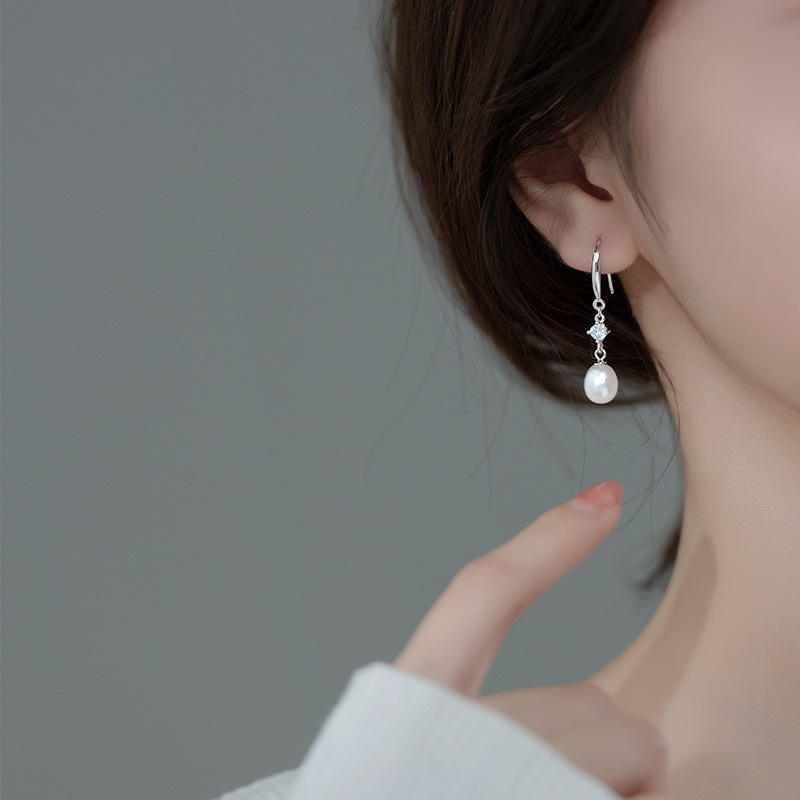 The Aurora Glow Pearl Earrings