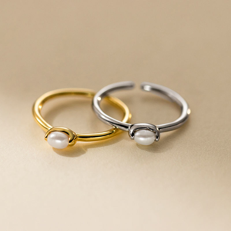 The Horizon Pearl Ring