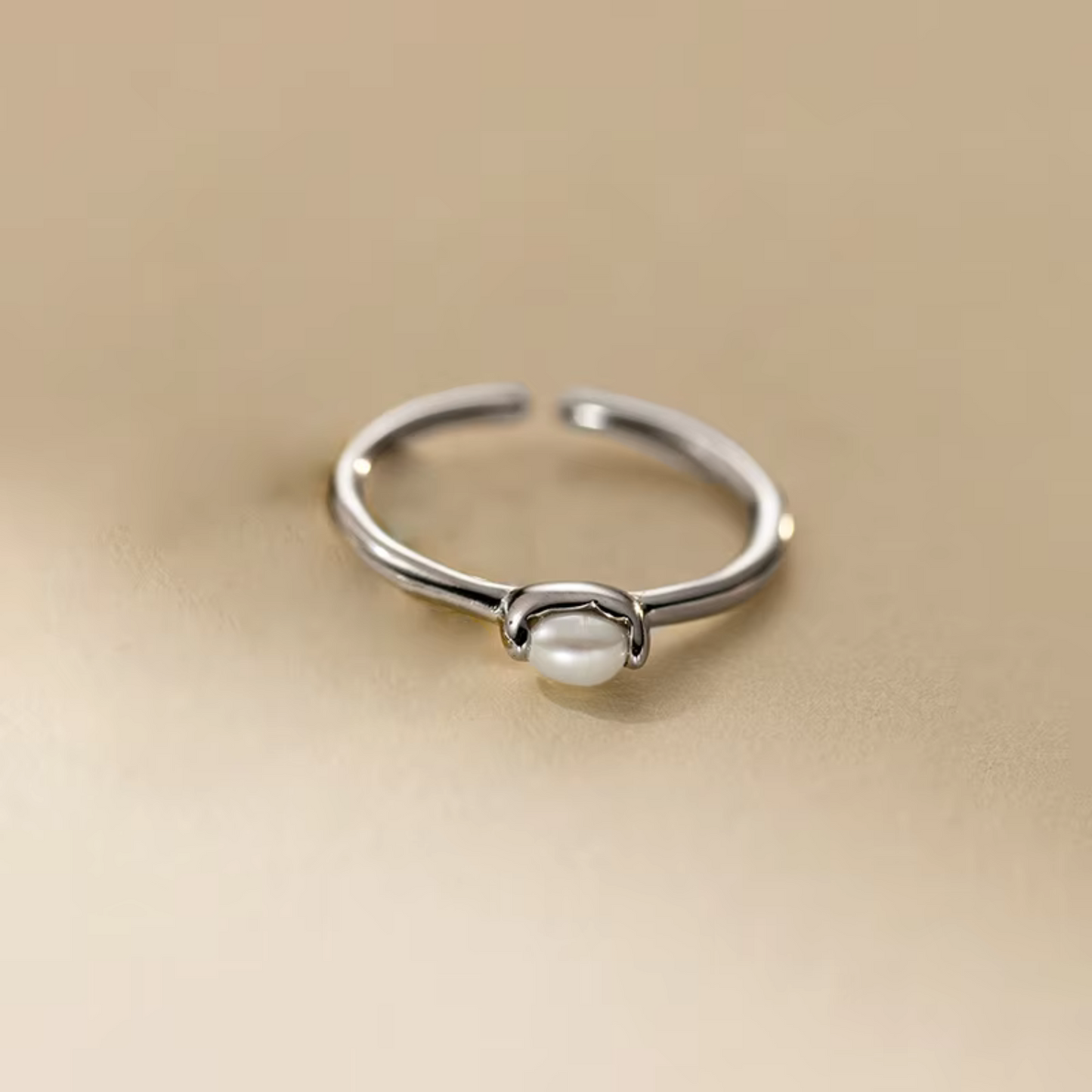 The Horizon Pearl Ring