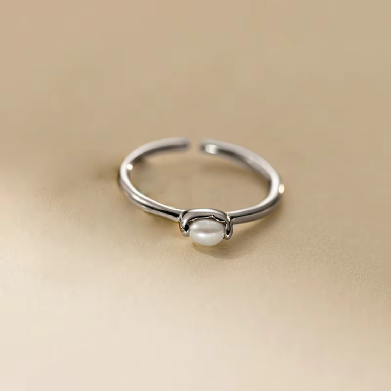 The Horizon Pearl Ring