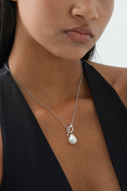 Elegant Golden Pearl Necklace
