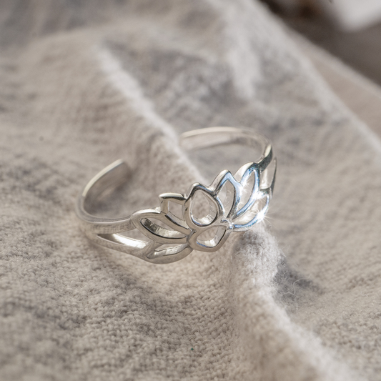 Beach Blossom Lotus Toe Ring