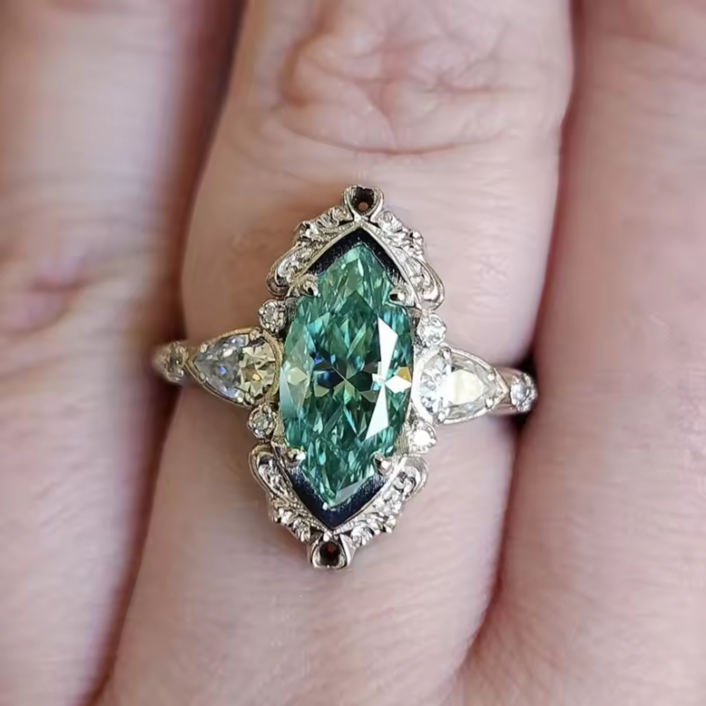 Aveline Maren Ring – Gold