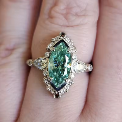 Aveline Maren Ring – Gold