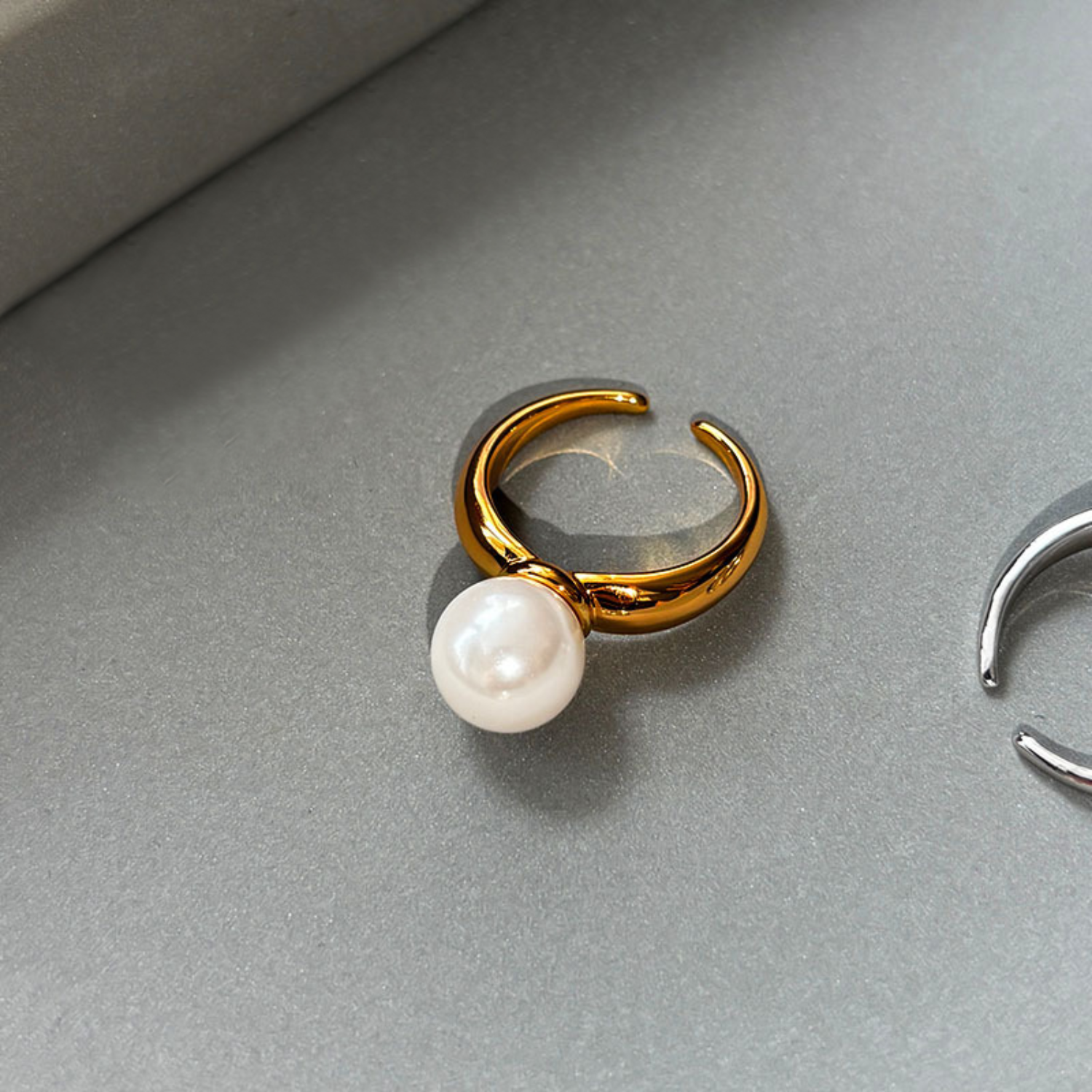 The Timeless Form Pearl Ring